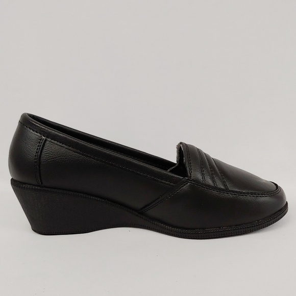 Black Comfort Shoe with Wedge Heel - Picture 5 of 8